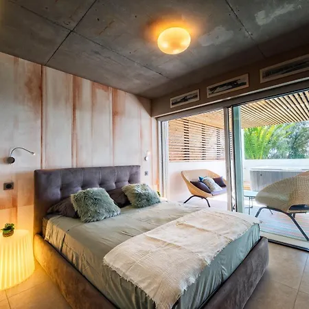 Catleya Apartment *